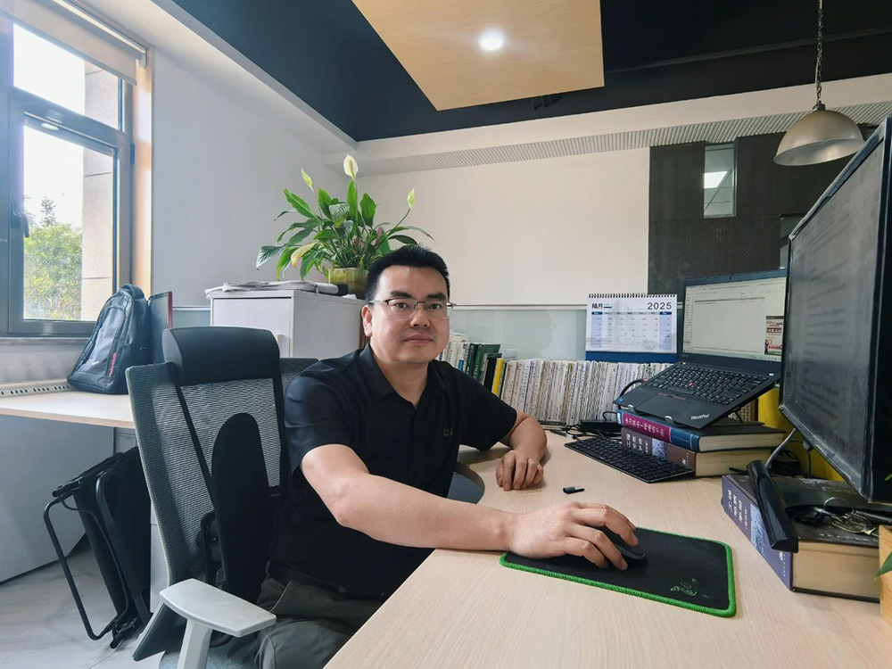 身邊榜樣 | 曹文廣：眼觀巖土千層，心守標準一線